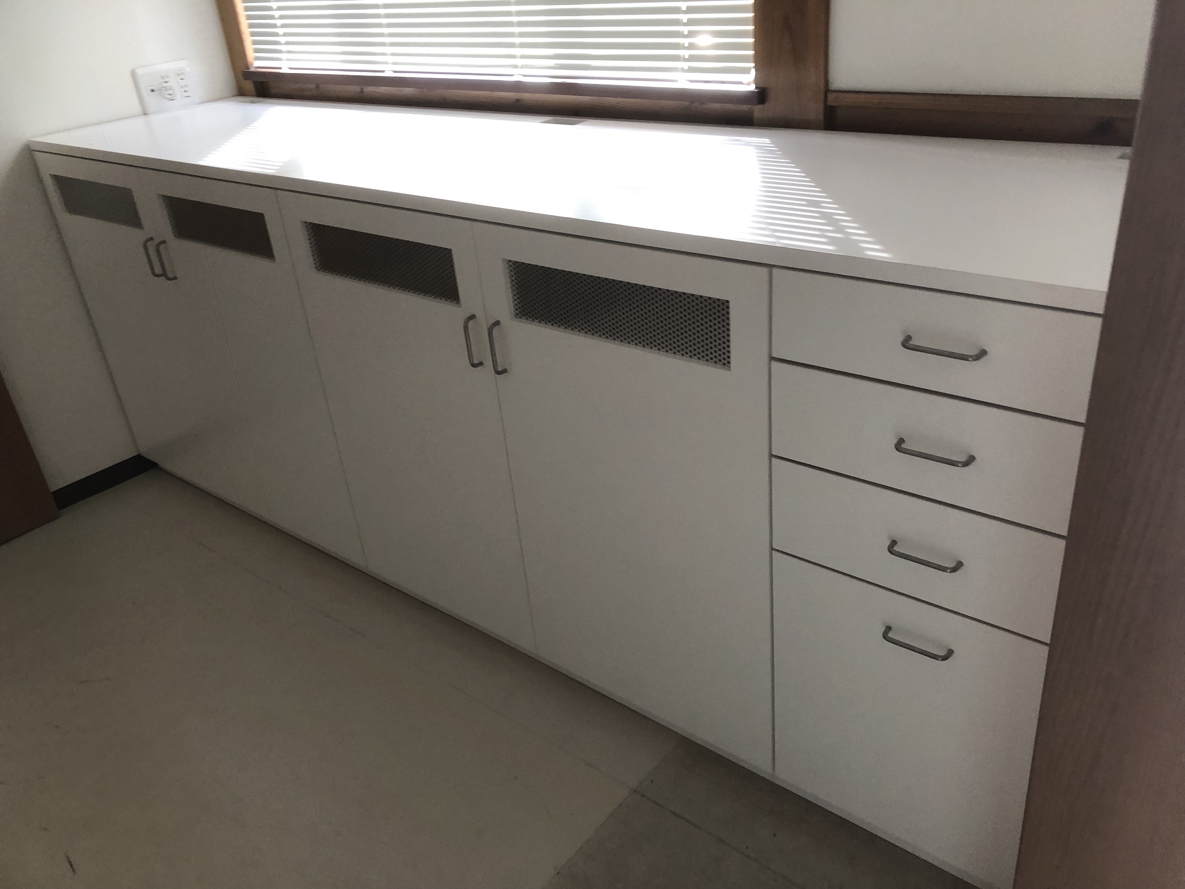 収納カウンター