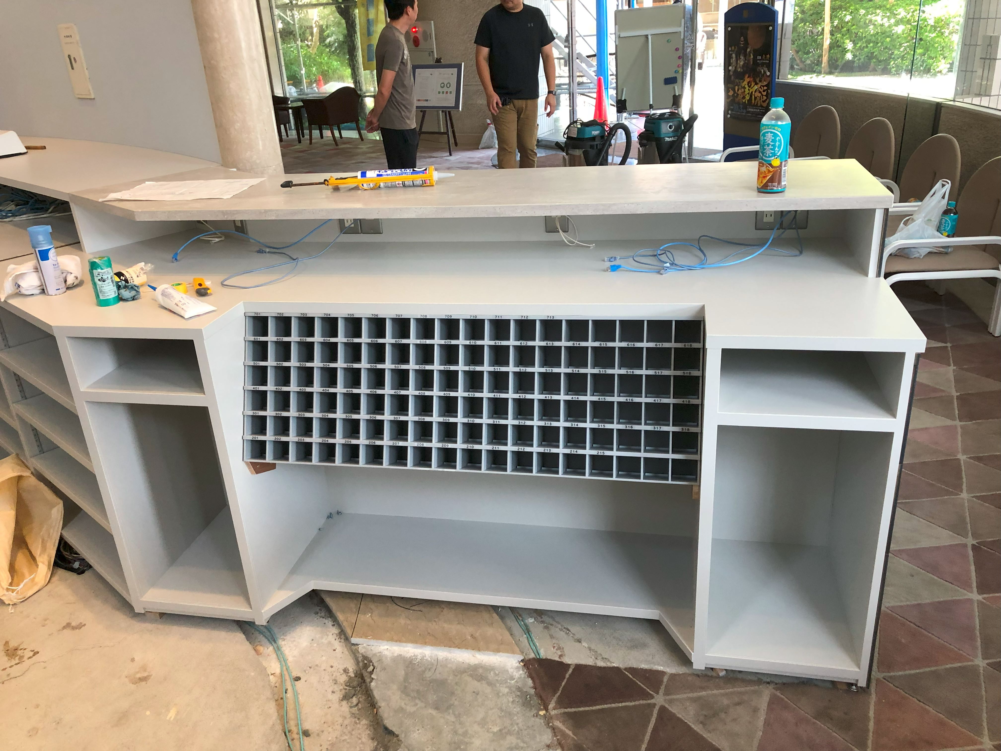 受付カウンター加工