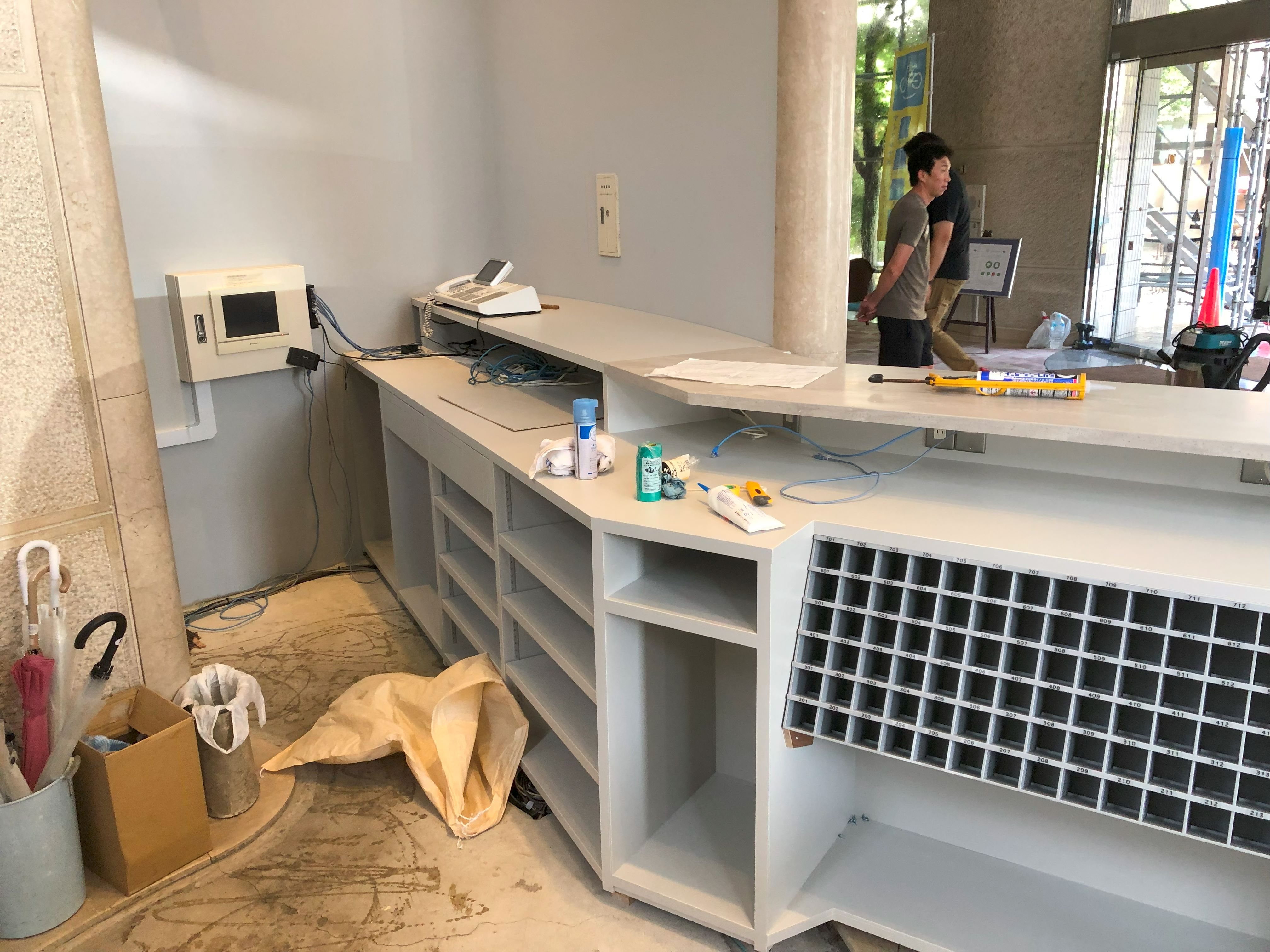 受付カウンター加工